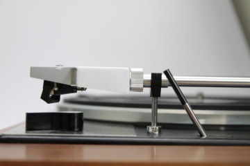 Проигрыватель проигрывателя LENCO L 75