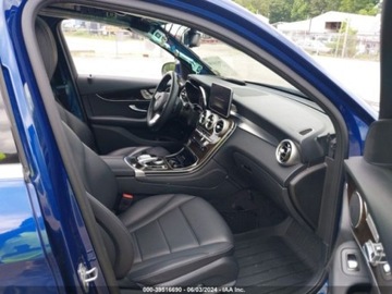 Mercedes GLC C253 2019 Mercedes-Benz GLC 2019 Mercedes-Benz GLC GLC 300 4MATIC SUV 2.0 Benzyna, zdjęcie 4