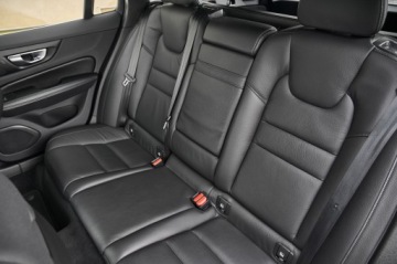Volvo V60 II  Kombi 2.0 D3 150KM 2020 PIĘKNE V60 MOMENTUM PRO __ KUBEŁKOWE FOTELE, zdjęcie 28