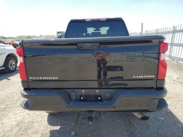 Chevrolet Silverado II 2021 Chevrolet Silverado K2500 Custom 2021 6.6l 6.6 Benzyna 401KM, zdjęcie 2