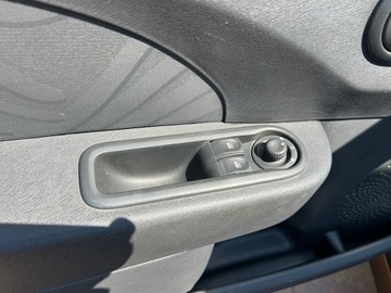 Renault Twingo II Hatchback 3d Facelifting 1.2 16V 75KM 2013 Renault Twingo 1.2 Benzyna Tempomat Klima, zdjęcie 17