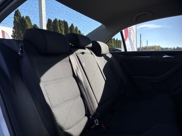Volkswagen Jetta VI Sedan Facelifting 1.4 TSI 125KM 2016 Volkswagen Jetta 1.4TSI 125KM Comfortline (Salon P, zdjęcie 29