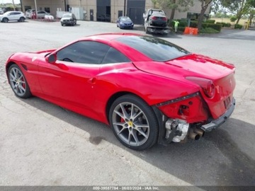Ferrari California 2017 Ferrari California Ferrari California T Convertible 3.9 Benzyna 553KM, zdjęcie 4