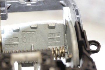 BMW F48 X1 F15 DRŽÁKY KLIKY PRAVÝ PŘEDNÍ 7401210