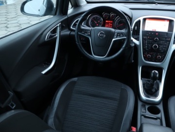 Opel Astra J Sports Tourer Facelifting 1.6 CDTI ecoFLEX 110KM 2014 Opel Astra 1.6 CDTI, Klima, Klimatronic, zdjęcie 6