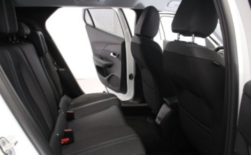 Peugeot 2008 II SUV 1.2 PureTech 130KM 2022 Peugeot 2008 PureTech 130 AUTOMAT EAT8 Allure Pack Perla SalonPL od R, zdjęcie 27