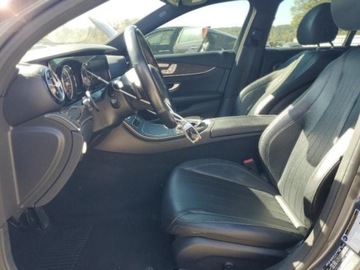 Mercedes Klasa E W213 2019 Mercedes-Benz Klasa E 2019r., 4Matic, od ubezpieczalni 2.0 Benzyna 241KM, zdjęcie 6