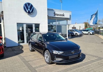 Volkswagen Passat B8 Variant Facelifting 2.0 TDI SCR 150KM 2023 Volkswagen Passat Volkswagen Passat Variant El...