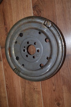 Маховик двухмассовый vw Seat skoda 03F105266C 2000км