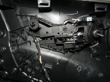 MINI Countryman F60 TAPICERKA PRAWA PRZÓD 16631410