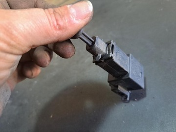 SAMOCHÓD SKODA FABIA I 1.2 1J0945511A WŁĄCZNIK ŚWIATŁA STOP ORYGINAŁ