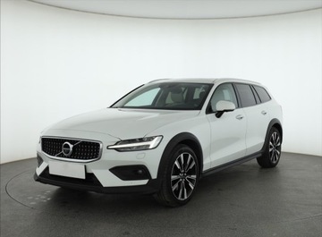 Volvo V60 II  Kombi 2.0 D4 190KM 2019 Volvo V60 Cross Country D4 2.0 AWD, Salon Polska, zdjęcie 1