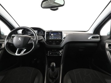 Peugeot 2008 I SUV Facelifting 1.2 PureTech 110KM 2017 Peugeot 2008 Style panorama grzane fotele kamera, zdjęcie 14