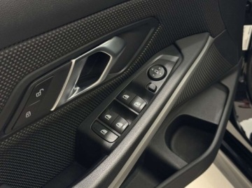 BMW Seria 3 G20-G21 Limuzyna 2.0 318i 156KM 2022 BMW Seria 3 318i Advantage Kamera cofania LED 3 stref. klimatyzacja, zdjęcie 19