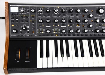 Аналоговый синтезатор Moog SUBsequent 37