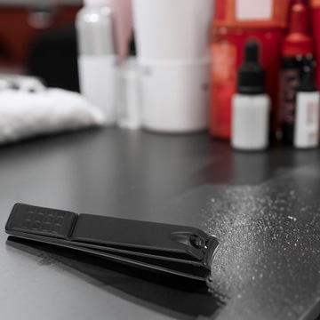 Zestaw do paznokci manicure cążki nożyczki obcinacz etui przybornik 16 el