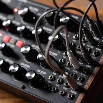 MOOG Subharmonicon — аналоговый синтезатор