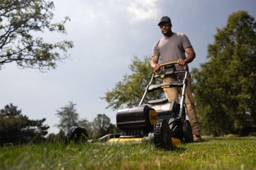 Аккумуляторная газонокосилка Dewalt DCMWP134, 53 см, с аккумуляторами 18 В, 5 Ач, комплект 2024 г.