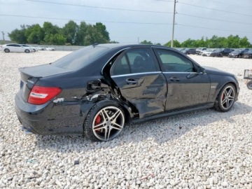 Mercedes Klasa C W205 2014 Mercedes-Benz Klasa C 63 AMG 2014 6.2l 6.2 Benzyna 451KM, zdjęcie 3