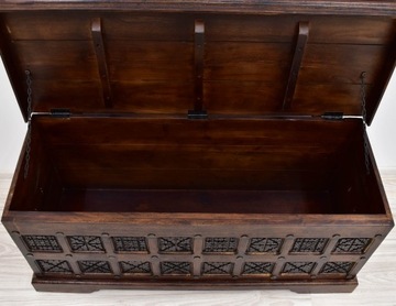 Индийский колониальный ствол, массив акации.