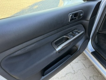 Volkswagen Bora Sedan 1.6 16V 105KM 2003 Volkswagen Bora Manual | Krajowy| Po rozrządzie |, zdjęcie 35