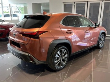 Lexus UX Crossover Facelifting 2.0 300h 199KM 2025 Od ręki - 300h F Sport Design 2.0 Hybrid Dynamic Force 199KM, zdjęcie 2