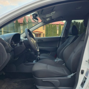 Hyundai i30 I CW Facelifting 1.4 DOHC 109KM 2011 Hyundai i30 1.4 Benzyna Blue Classic Manual 109KM, zdjęcie 21