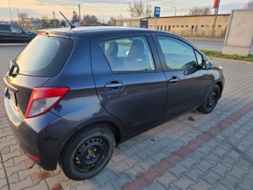 Toyota Yaris III Hatchback 5d Facelifting 1.33 Dual VVT-i 99KM 2014 TOYOTA YARIS (_P9_) 1.33 VVT-i (NSP90_) 99 KM, zdjęcie 3