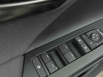 Toyota C-HR II SUV 1.8 Hybrid 140KM 2026 Od ręki - Style 1.8 Hybrid 140KM | Podgrzewane fotele!, zdjęcie 3