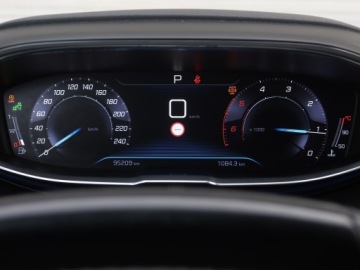 Peugeot 5008 II Crossover 1.6 BlueHDI 120KM 2018 Peugeot 5008 1.6 BlueHDi, Salon Polska, zdjęcie 10