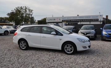 Opel Astra J Sports Tourer 1.4 Twinport ECOTEC 100KM 2012 Opel Astra 150 JAHRE Benzyna Tempomat Cz. parkowania Klimatyzacja 1.4 100KM, zdjęcie 4