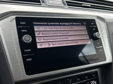 Volkswagen Passat B8 Variant Facelifting 2.0 TDI SCR 150KM 2022 Volkswagen Passat Variant APP | LED | Kamera Cofan, zdjęcie 21