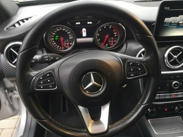 Mercedes Klasa A W176 Hatchback 5d Facelifting 180 122KM 2017 Mercedes A 180 1,6 16v 122KM Klimatronik Navigacja, zdjęcie 13