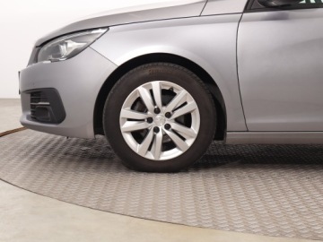 Peugeot 308 II SW Facelifting 1.5 BlueHDI 130KM 2019 Peugeot 308 1.5 BlueHDi, Salon Polska, zdjęcie 14