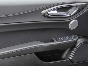 Alfa Romeo Giulia II Sedan Facelifting 2023 2.9 GME Bi-Turbo  520KM 2025 ALFA ROMEO Giulia 2.9 V6 Quadrifoglio Sedan (520KM) 2025, zdjęcie 15