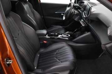 Peugeot 2008 II SUV 1.2 PureTech 130KM 2020 Peugeot 2008 1.2 PureTech, Salon Polska, zdjęcie 8