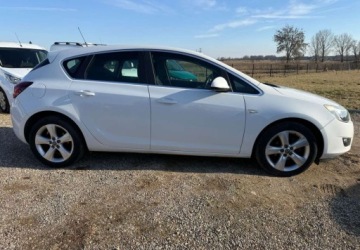 Opel Astra J Hatchback 5d 1.4 Turbo ECOTEC 140KM 2011 Opel Astra Opel Astra 1.4 Turbo ecoFLEX StartStop 1.4 Benzyna 140KM, zdjęcie 7