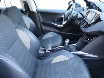 Peugeot 2008 I SUV 1.2 VTi 82KM 2013 Peugeot 2008 1.2 VTi, Klima, Klimatronic, zdjęcie 8