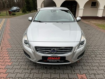 Volvo S60 II Sedan 1.6 T3 150KM 2013 Volvo S60 1.6 T3 150 KM Xenony Podgrzewane fotele, zdjęcie 1