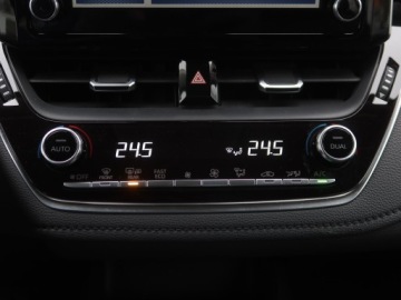 Toyota Corolla XII Sedan 1.8 Hybrid 122KM 2019 Toyota Corolla 1.8 Hybrid, Salon Polska, zdjęcie 12