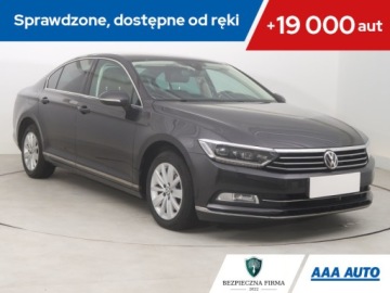 Volkswagen Passat B8 Limousine 1.8 TSI BlueMotion Technology 180KM 2017 VW Passat 1.8 TSI, Salon Polska, Automat, Skóra