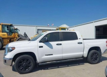 Toyota Tundra II 2021 Toyota Tundra 2021, 5.7L, 4x4, SR5, od ubezpieczalni 5.7 Benzyna 381KM, zdjęcie 1