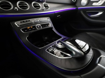 Mercedes Klasa E W213 Kombi 2.0 220d 194KM 2018 Mercedes E 220 FV-23% AMG-Line Automat Panorama, zdjęcie 29