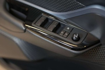 Toyota C-HR I Crossover Facelifting 1.8 Hybrid 122KM 2021 Toyota C-HR 1.8 Hybrid Style 1.8 Hybryda 122KM, zdjęcie 19