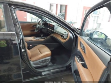 Toyota 2025 Toyota Crown Signia Limited 2025 2.5l 2.5 Hybryda 188KM, zdjęcie 9