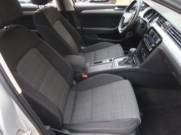 Volkswagen Passat B8 Variant Facelifting 2.0 TDI SCR 150KM 2021 VW Passat 2.0 TDI, Salon Polska, 1. Właściciel, zdjęcie 8