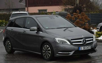 Mercedes Klasa B W246 Sports Tourer 200 BlueEFFICIENCY 156KM 2011 Mercedes-Benz Klasa B 1.6B Navi Panorama Dach PDC Led Nowy Rozrzad Sprowad