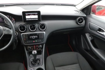 Mercedes Klasa A W176 Hatchback 5d 1.6 180 BlueEFFICIENCY 122KM 2014 Mercedes A A 180, Klima, zdjęcie 7
