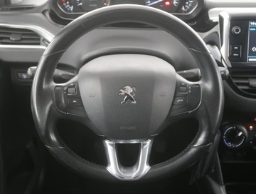 Peugeot 2008 I SUV Facelifting 1.2 PureTech 82KM 2017 Peugeot 2008 1.2 PureTech, Salon Polska, zdjęcie 14