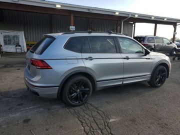 Volkswagen Tiguan II 2023 Volkswagen Tiguan Se R-Line Black, 2023r., 2.0L 2.0 Benzyna 184KM, zdjęcie 2